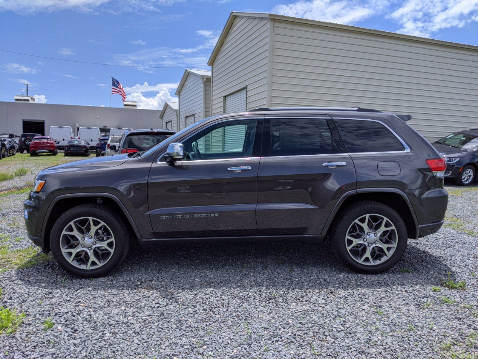 New 2020 JEEP Grand Cherokee Overland With Navigation