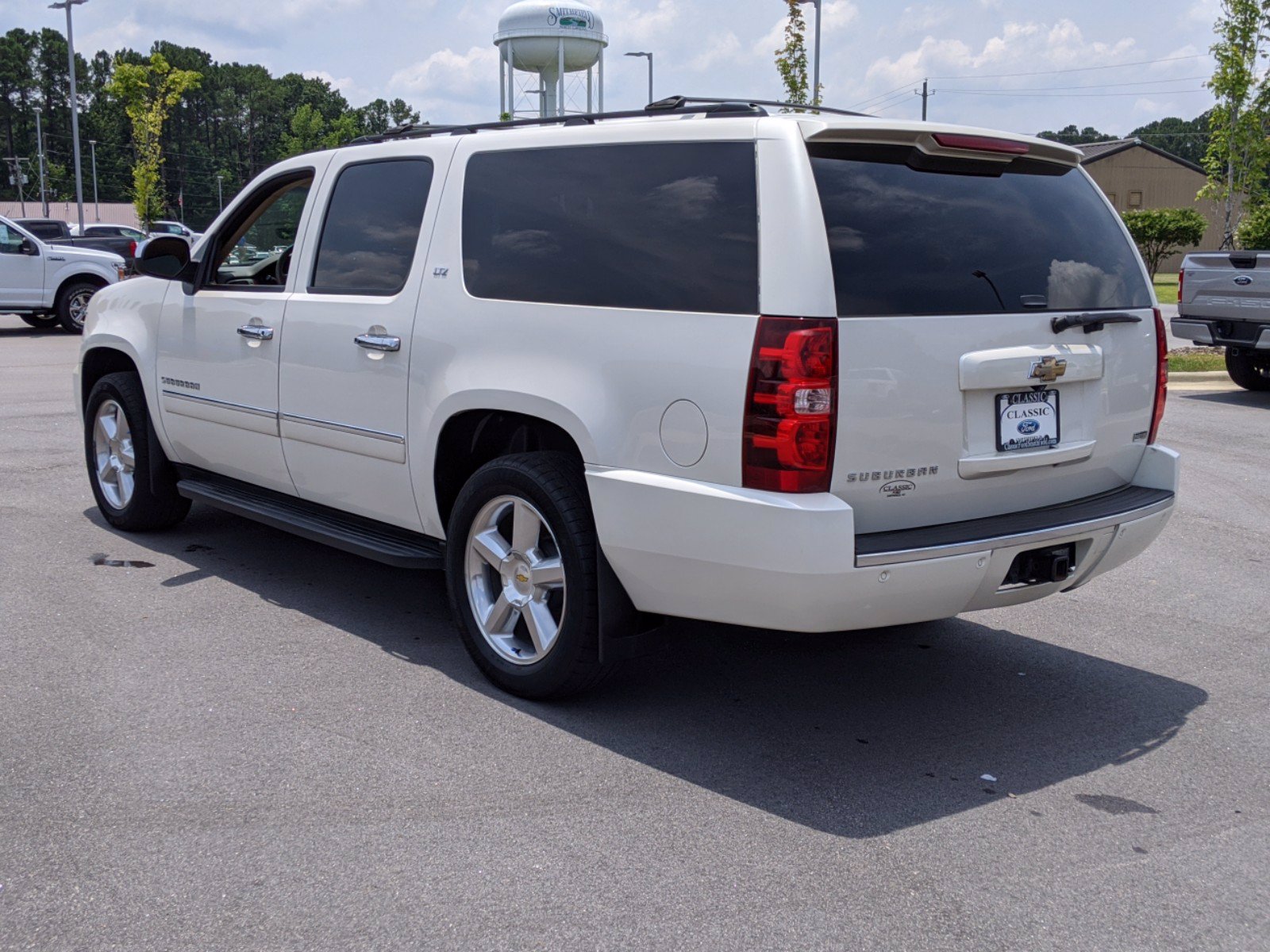 Pre Owned 2011 Chevrolet Suburban LTZ With Navigation   C2850c8ed50ce0a95fe44153cfd5cf0b 